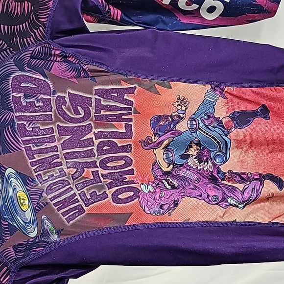 Woman's Shirt - Picture 2 of 6